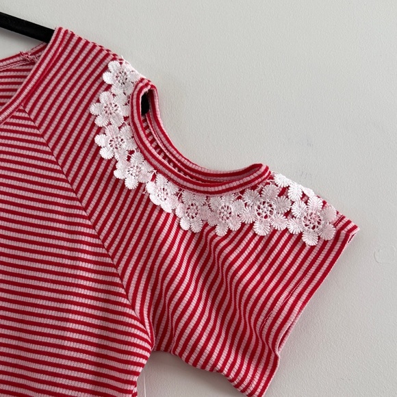 Allie & Rob Lace Trimmed Cold Shoulder Red Striped Tee Size L NWT - Picture 2 of 10